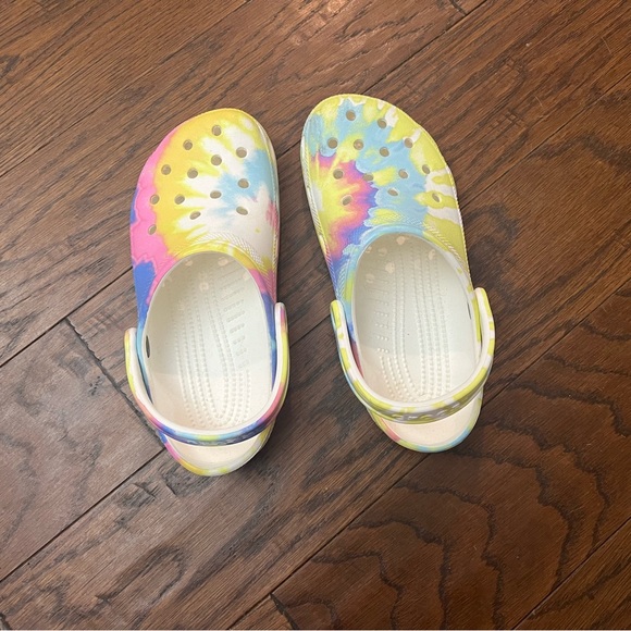 Pre-owned Youth tie-dye Crocs size J6 - Picture 5 of 5